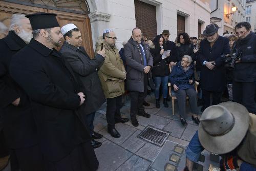 Intervenuti alla cerimonia di posa di pietre d'inciampo in memoria dei deportati nei campi di sterminio - Trieste 23/01/2018